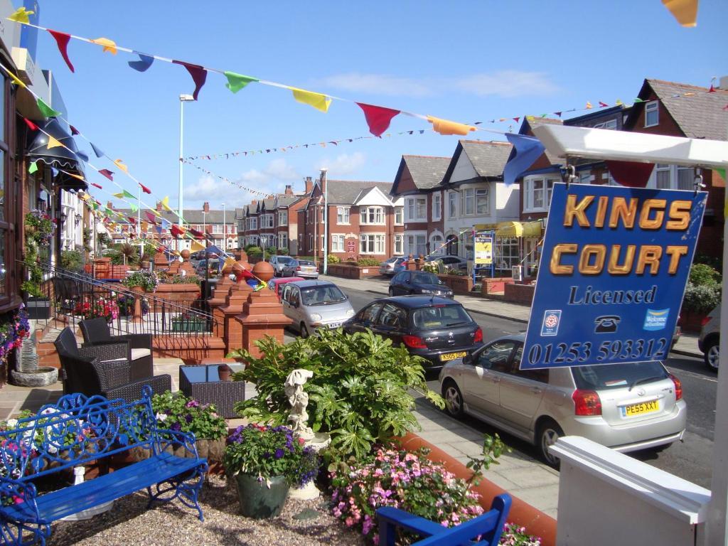 Kings Court Families & Couples Bed & Breakfast Блекпул Екстериор снимка