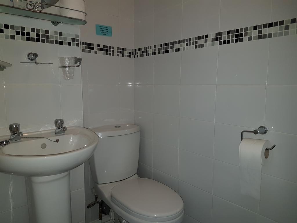 Kings Court Families & Couples Bed & Breakfast Блекпул Екстериор снимка