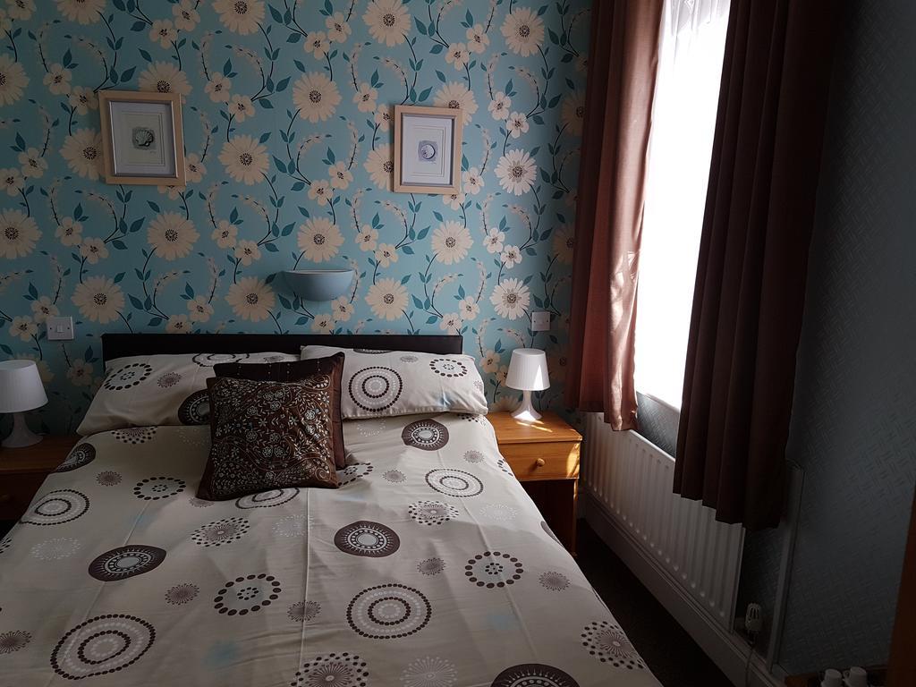 Kings Court Families & Couples Bed & Breakfast Блекпул Екстериор снимка