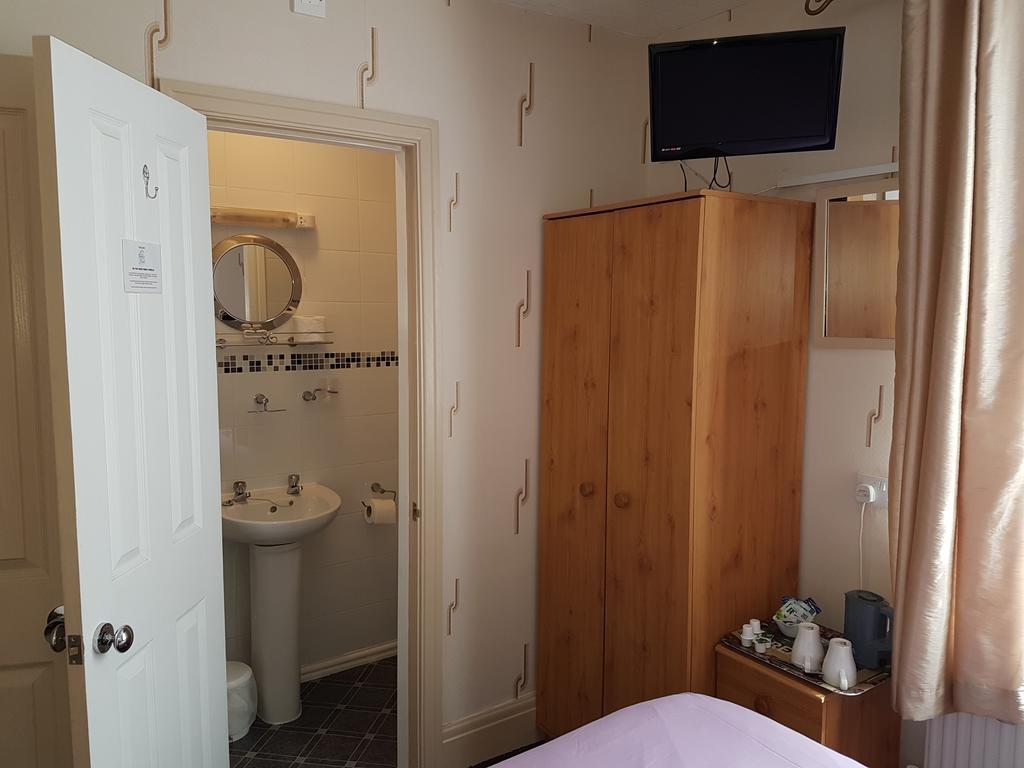 Kings Court Families & Couples Bed & Breakfast Блекпул Екстериор снимка