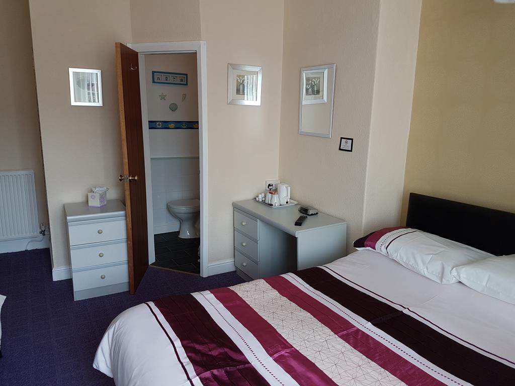 Kings Court Families & Couples Bed & Breakfast Блекпул Екстериор снимка