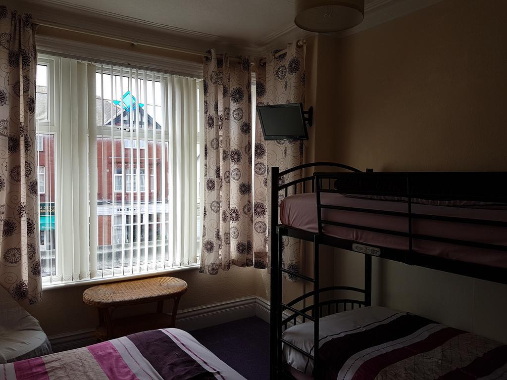 Kings Court Families & Couples Bed & Breakfast Блекпул Екстериор снимка