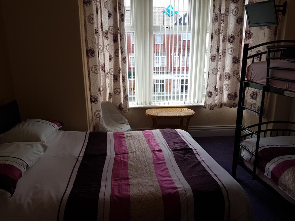 Kings Court Families & Couples Bed & Breakfast Блекпул Екстериор снимка