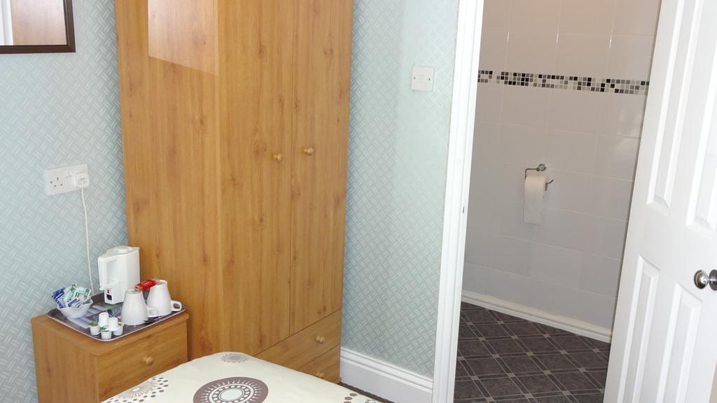 Kings Court Families & Couples Bed & Breakfast Блекпул Екстериор снимка