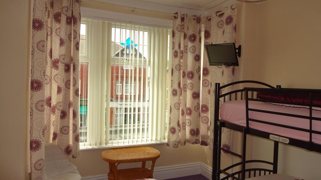 Kings Court Families & Couples Bed & Breakfast Блекпул Екстериор снимка