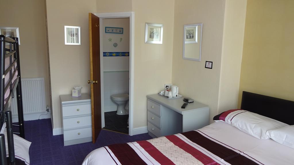 Kings Court Families & Couples Bed & Breakfast Блекпул Екстериор снимка
