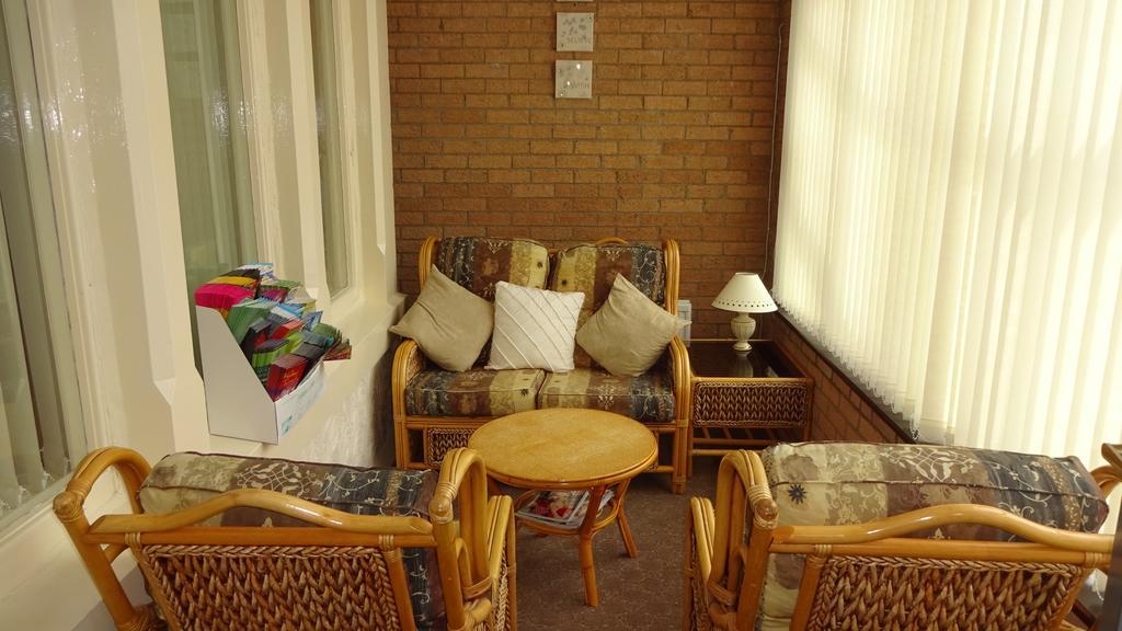Kings Court Families & Couples Bed & Breakfast Блекпул Екстериор снимка