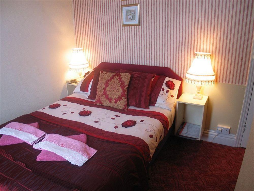 Kings Court Families & Couples Bed & Breakfast Блекпул Екстериор снимка