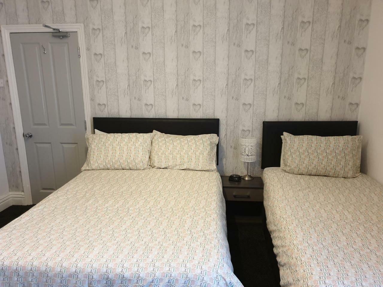 Kings Court Families & Couples Bed & Breakfast Блекпул Екстериор снимка